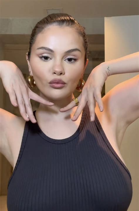 selena gomez tits